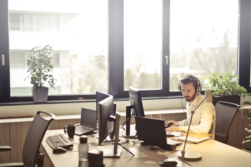 man-with-headphones-facing-computer-monitor-845451-(1).jpg