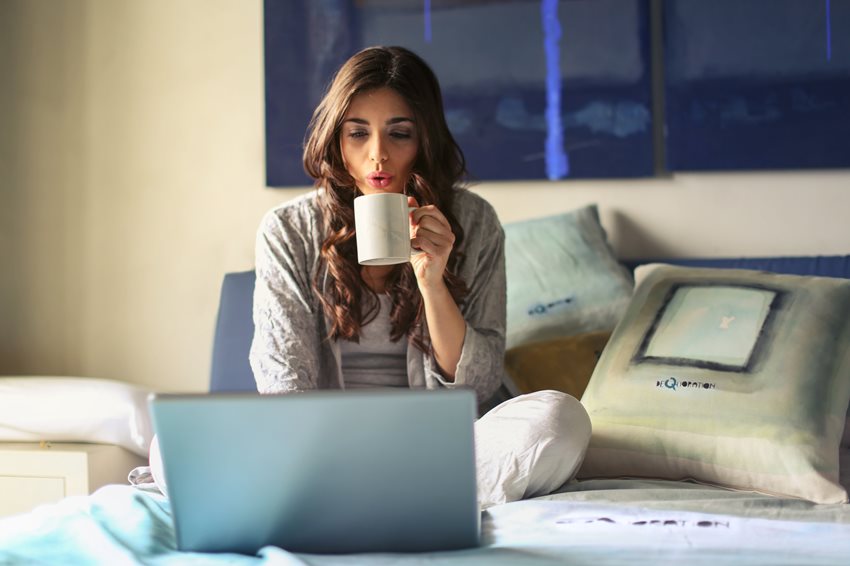 woman-having-coffee-and-using-laptop-in-bed-4050389-(1).jpg woman-having-coffee-and-using-laptop-in-bed-4050389-(1).jpg